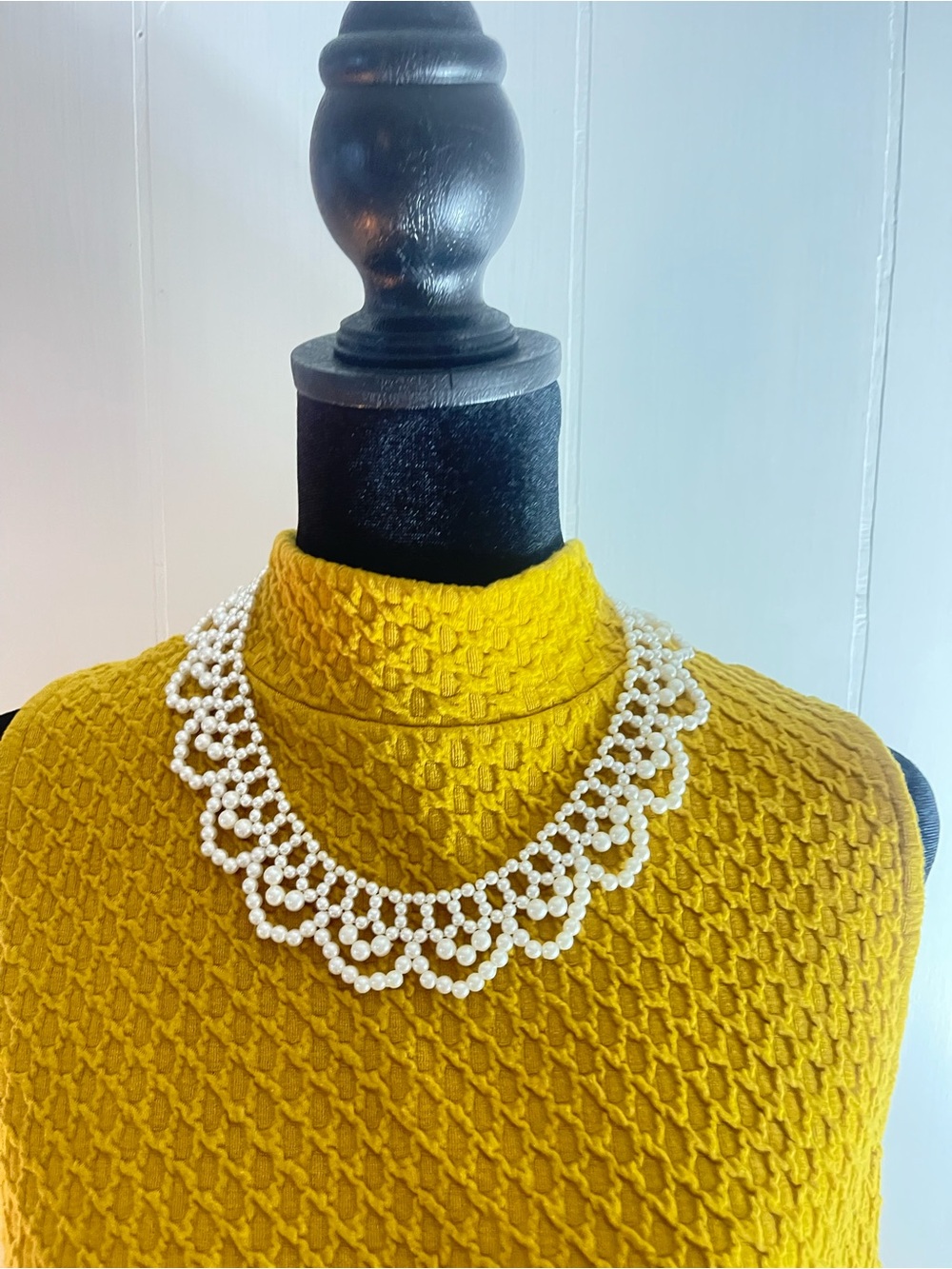 Vintage Faux Pearl Bib Necklace Scalloped Edge